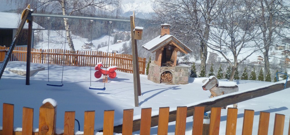 Spielplatz-Im Wintermantel