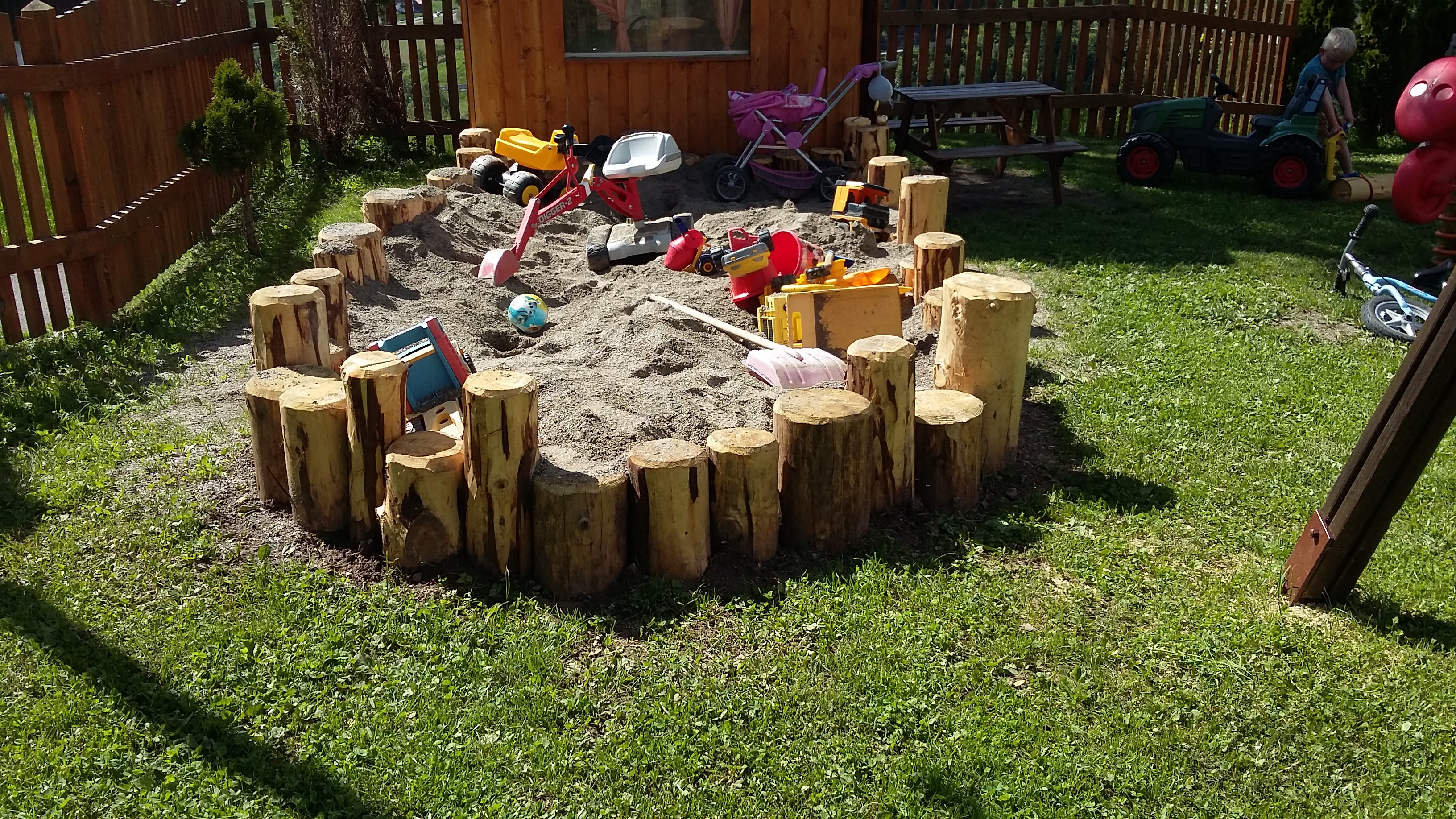 Riesengrosse Sandkiste