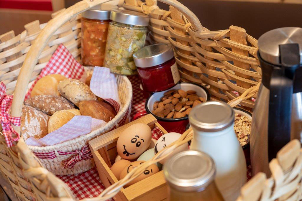 Frühstück im Körbchen